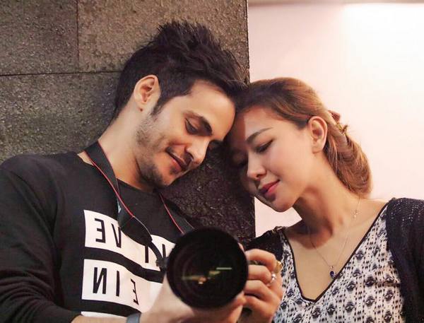 Ravi Bhatia dengan Istrinya, Yulidha